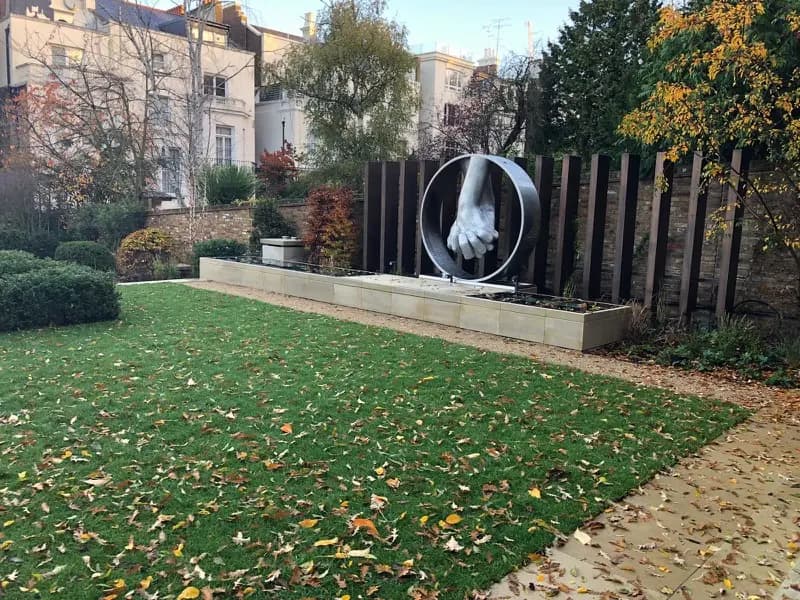 Grădină cu Sculptură